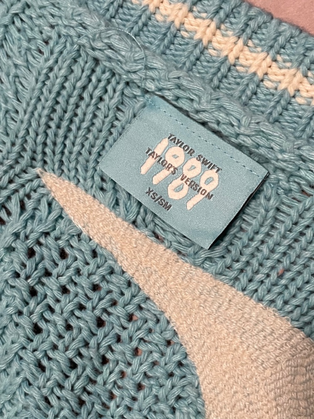 Taylor Swift 1989 Oversized Cable Knit Cardigan - Picture 3 of 10